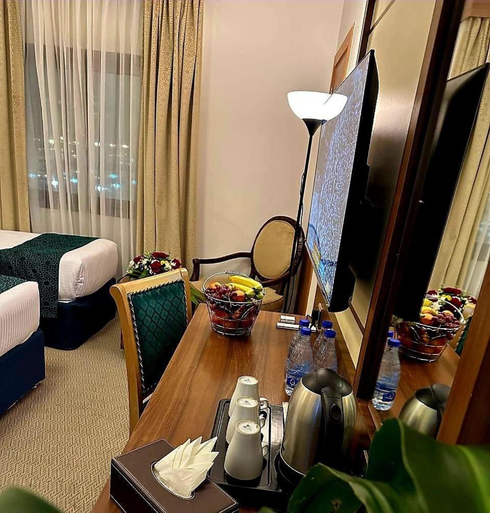One Inn Hotel Medina Bagian luar foto