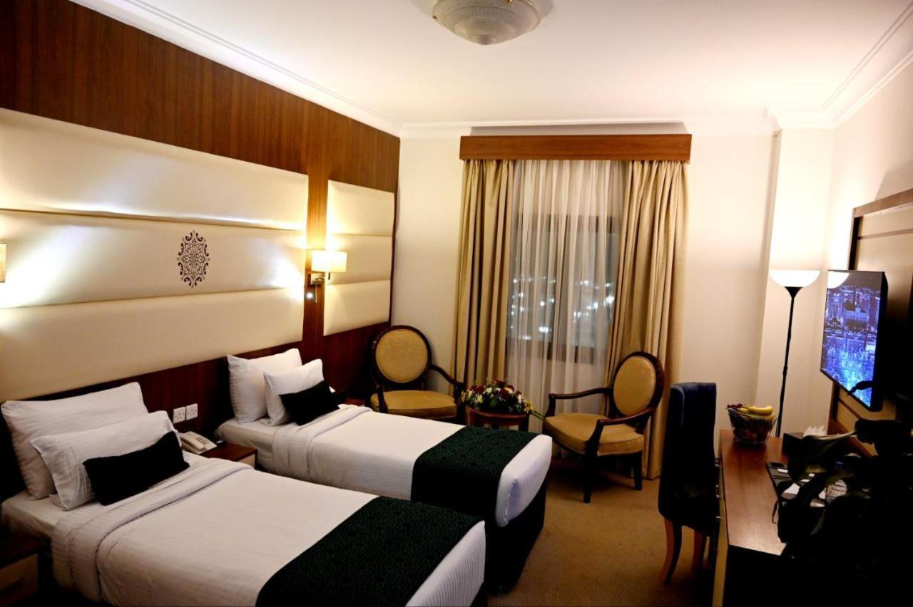 One Inn Hotel Medina Bagian luar foto